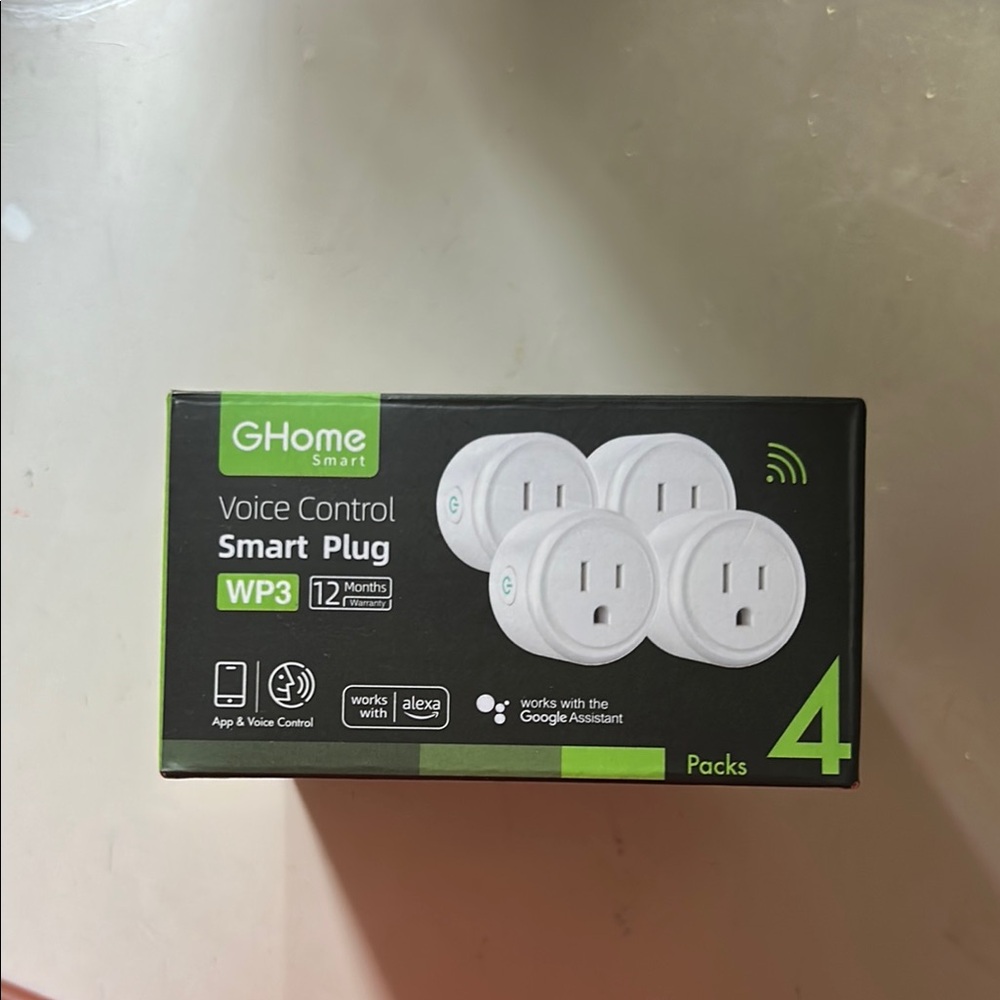 White and Black Smart Plug Set for Versatile Home Automation